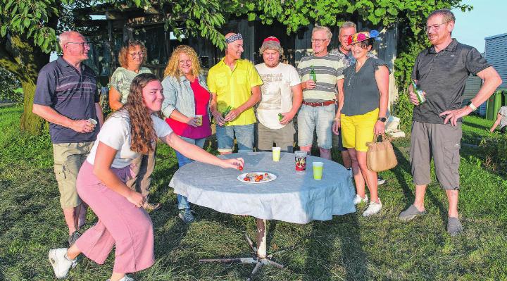 Die Stimmung im Schrebergarten scheint gut zu sein. Foto: zVg