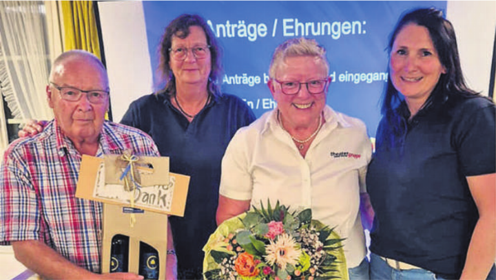 Claudia Burkart und Claudia Villiger mit Hanna Gehrig und Chrigel Arnet. Foto: zVg