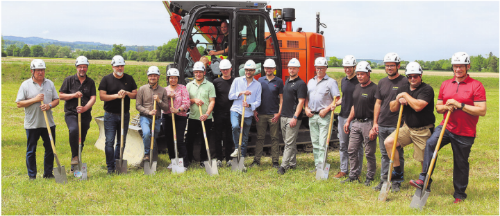 Gemeindevertreter der vier Verbandsgemeinden Aristau, Beinwil, Merenschwand und Obfelden waren nebst der Baukommission und weiteren Funktionären vor Ort, um dem Spatenstich als Startschuss für das Grossprojekt beizuwohnen. Fotos: ci