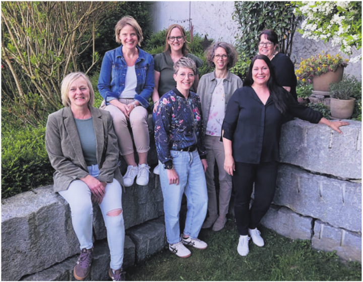 Das Ferienpass-OK: Jrene Clerc, Patricia Etter, Andrea Huwyler (vorne von links). Evelyne Heeb, Stefanie Strebel, Susanne Meier, Corinne Amrein (hinten von links). Es fehlt: Sonja Stücheli. Foto: zVg