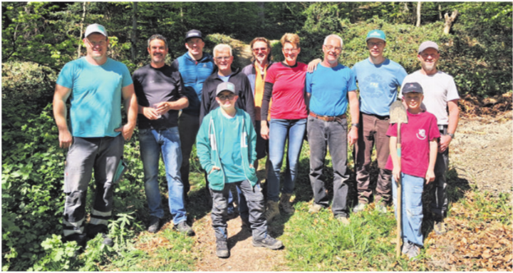 Sie alle waren für den Unterhalt der zwei Biketrails im Einsatz. Foto: zVg