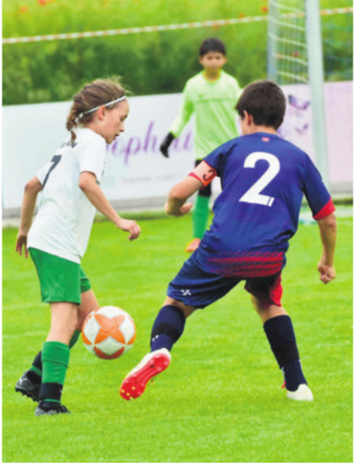 Mit viel Energie dem Ball nach. Foto: zVg