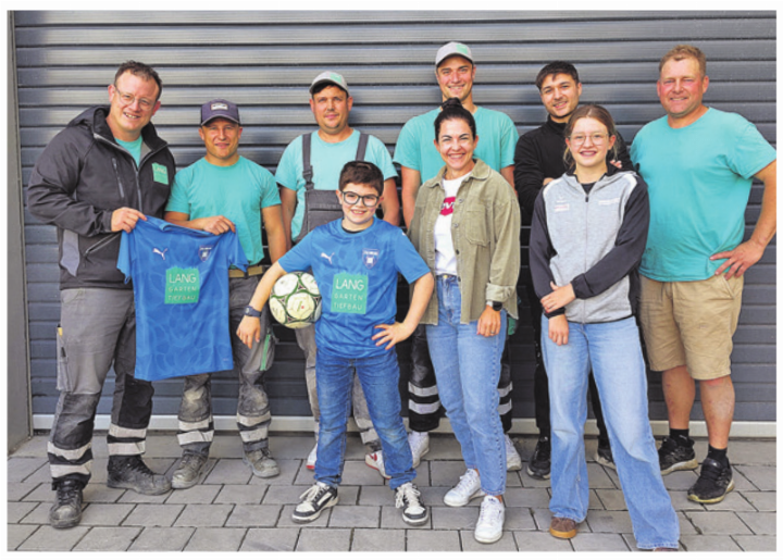 Neue gesponserte Trikots der Lang Garten- und Tiefbau AG. Fotos: zVg