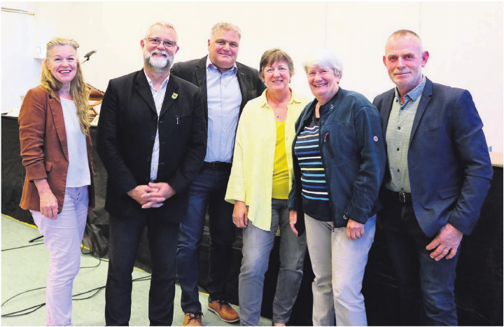 Gemeindeschreiberin Doris Fischer, Gemeindeammann Oliver Stöckli, Vize-Ammann Herbert Brunner und die Gemeinderäte Hanna Hoenig, Susanne Thomann und Peter Suter (von links). Foto: ci