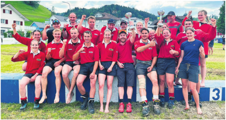 Die Sinser Damen 520 kg und Herren 580 kg freuen sich über den Sieg. Foto: zVg