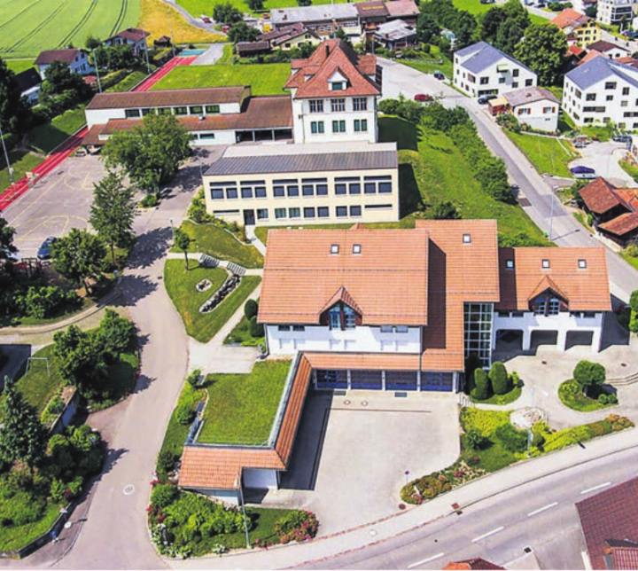 Luftbild des aktuellen Schulareals in Mühlau. Foto: zVg Luftbild des aktuellen Schulareals in Mühlau. Foto: zVg