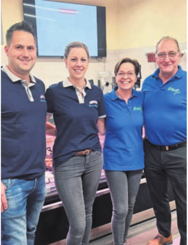 Diego und Sonja Huwyler übernehmen die Metzgerei von Dorli und Beat Stierli in Merenschwand (von links). Foto: zVg Diego und Sonja Huwyler übernehmen die Metzgerei von Dorli und Beat Stierli in Merenschwand (von links). Foto: zVg