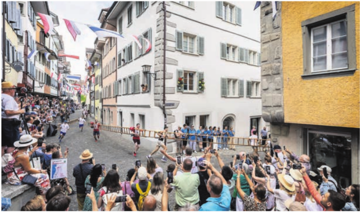 Der Zuger Chriesisturm eröffnet offiziell die Chriesiernte in Zug. Foto: zVg