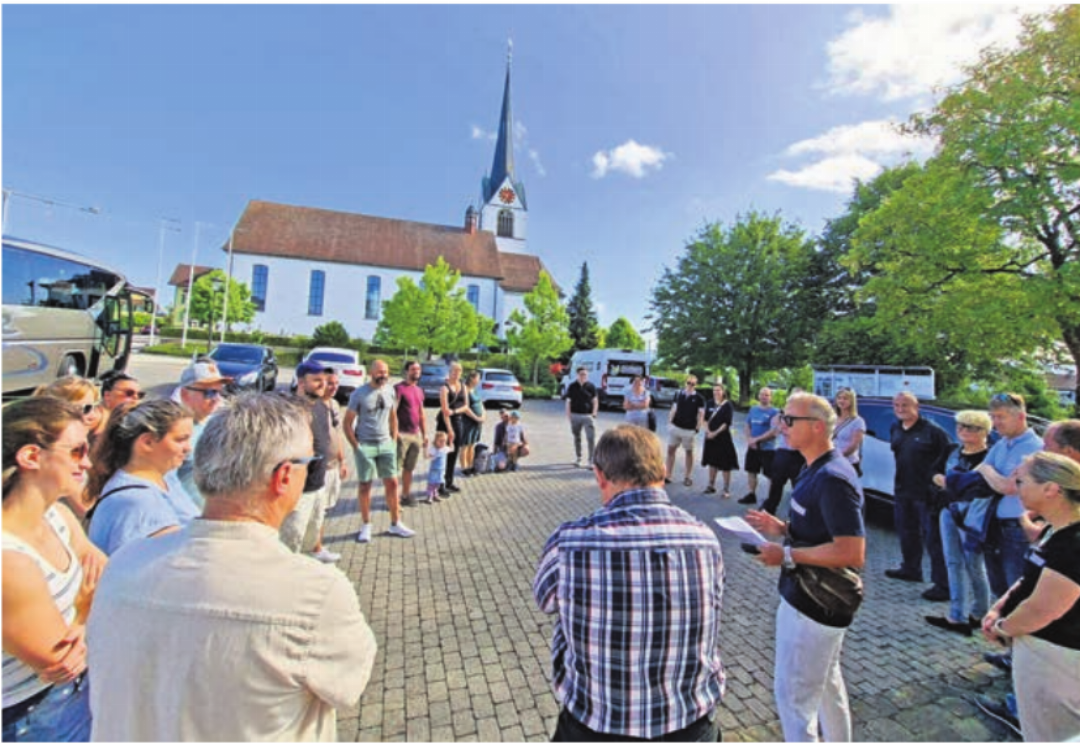 Rund 30 Neuzugezogene konnte der Gemeinderat am Samstag zur Rundfahrt begrüssen. Rund 30 Neuzugezogene konnte der Gemeinderat am Samstag zur Rundfahrt begrüssen.
