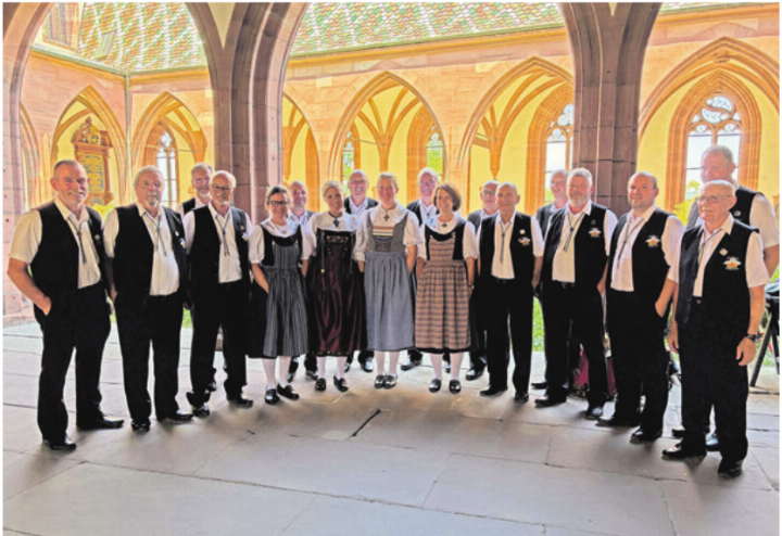 Jodlerklub Heimelig Sins beim Einsingen …
