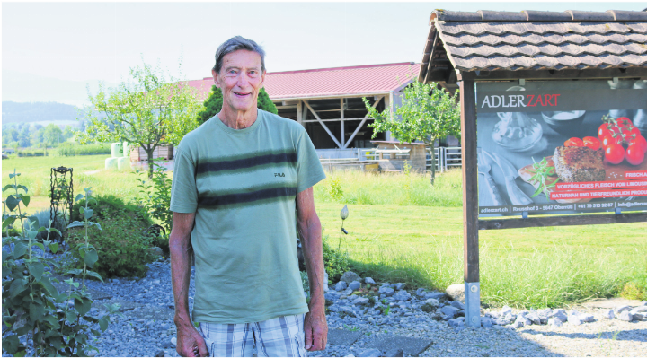 Hans Adler war 56 Jahre lang Leiter der komunalen Erhebungsstelle für Landwirtschaft. Er war Bindeglied zwischen dem Bund, dem Kanton Aargau und den regionalen Landwirten. Foto: ci Hans Adler war 56 Jahre lang Leiter der komunalen Erhebungsstelle für Landwirtschaft. Er war Bindeglied zwischen dem Bund, dem Kanton Aargau und den regionalen Landwirten. Foto: ci
