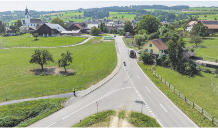 Luftbild der aktuellen Situation des Bachverlaufs in Beinwil. Foto: Kanton Aargau Luftbild der aktuellen Situation des Bachverlaufs in Beinwil. Foto: Kanton Aargau