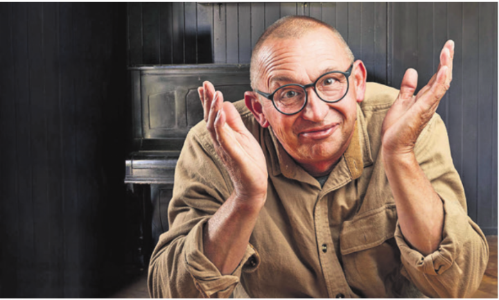 Philipp Galizia mit seinem Programm «öppeneso» in Merenschwand. Foto: zVg