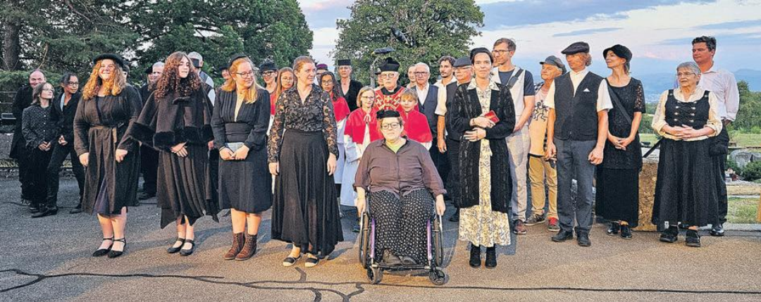 Schauspielende aus verschiedenen Szenen des Freilichttheaters. Fotos: kb Schauspielende aus verschiedenen Szenen des Freilichttheaters. Fotos: kb