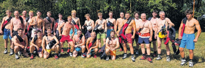 Bereit fürs Canyoning: abseilen, ins Wasser springen und rutschen. Foto: zVg