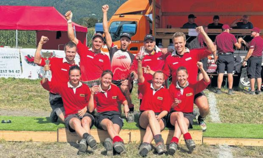 Das Sins Mixed-Team freut sich über den erzogenen Schweizer Meistertitel. Foto: zVg Das Sins Mixed-Team freut sich über den erzogenen Schweizer Meistertitel. Foto: zVg