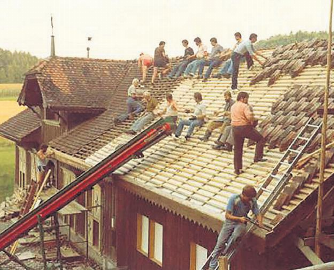 Wo ist das Baugerüst? Von 1982 bis 1985 wurde das Schützenhaus umgebaut und aufgestockt. Wo ist das Baugerüst? Von 1982 bis 1985 wurde das Schützenhaus umgebaut und aufgestockt.
