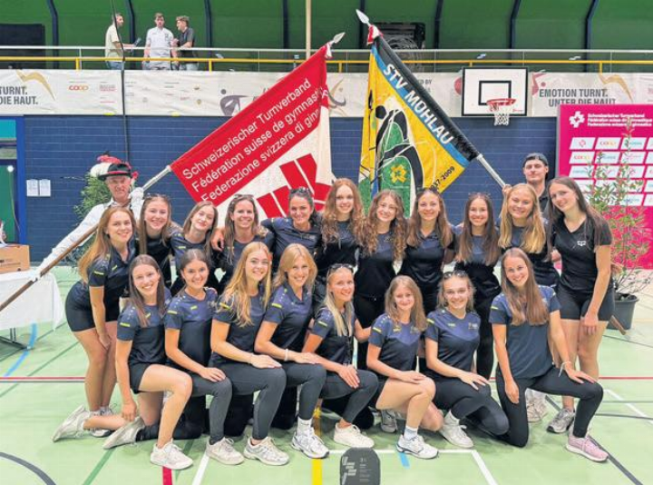Mit einer Auszeichnung in der Gymnastik Bühne und dem 3. Rang für den Gymnastik Rasen beenden die Turnerinnen ihre Wettkampfsaison. Foto: zVg