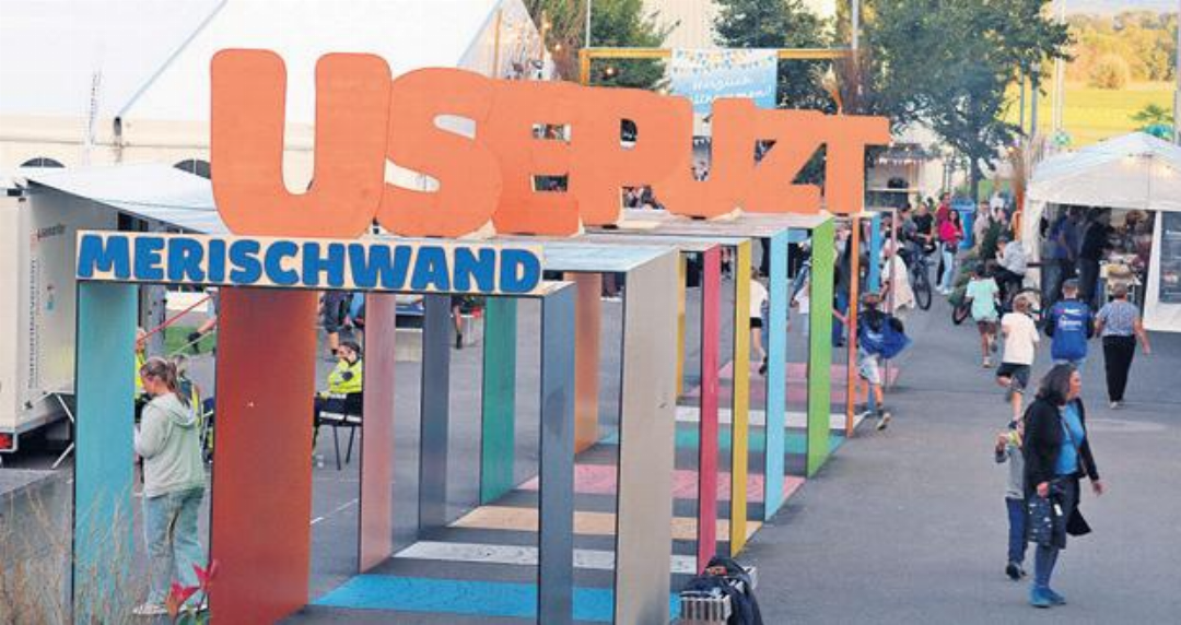 Der Eingang zum Festgelände. Der Eingang zum Festgelände.