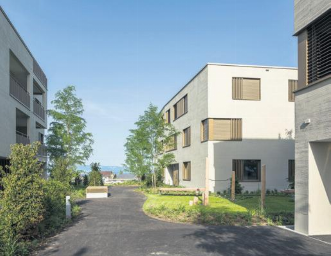 Blick auf Hof 1 der Wohnüberbauung Chriesimatt. Blick auf Hof 1 der Wohnüberbauung Chriesimatt.
