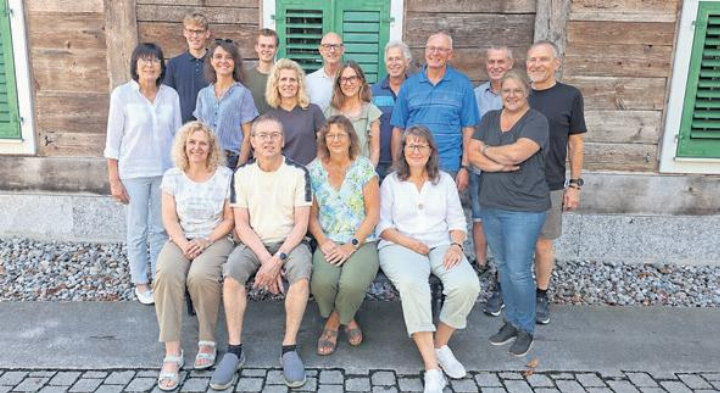 Das Bühnenensemble für das Stück «S’Jubiläum». Foto: zVg