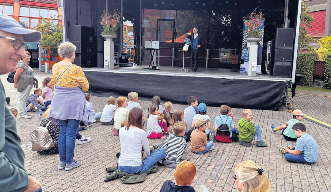 Auch den Kindern wurde einiges geboten. Auf der Eventbühne unterhielt am Freitagnachmittag der Bauchredner Marco Knittel. Auch den Kindern wurde einiges geboten. Auf der Eventbühne unterhielt am Freitagnachmittag der Bauchredner Marco Knittel.