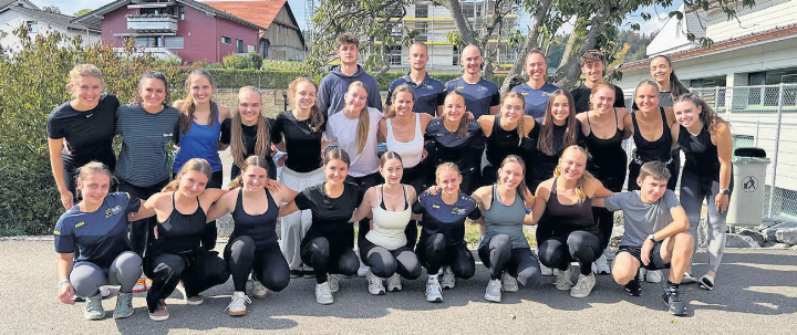 Die Turnerinnen und Turner des STV Mühlau bereiteten sich am Trainingstag mit viel Energie auf das Turnerchränzli «On Board – Mühlau auf hoher See» vor. Foto: zVg