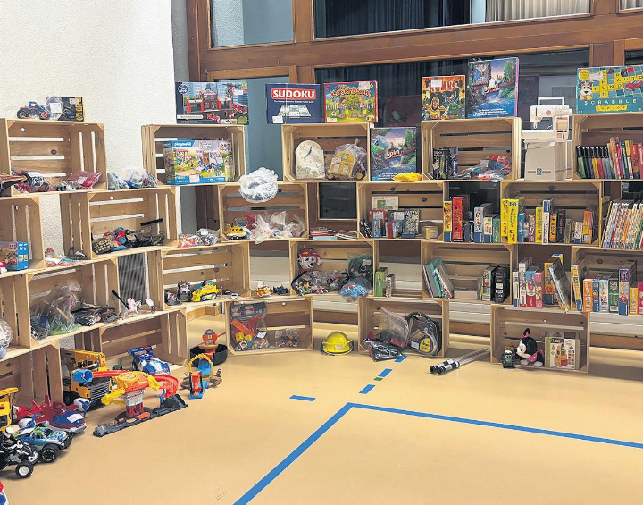 Vom Lieblingspulli bis zum Lieblingsspielzeug – an der Kinderkleiderbörse Oberrüti warteten viele kleine Schätze auf ein neues Zuhause. Fotos: zVg Vom Lieblingspulli bis zum Lieblingsspielzeug – an der Kinderkleiderbörse Oberrüti warteten viele kleine Schätze auf ein neues Zuhause. Fotos: zVg