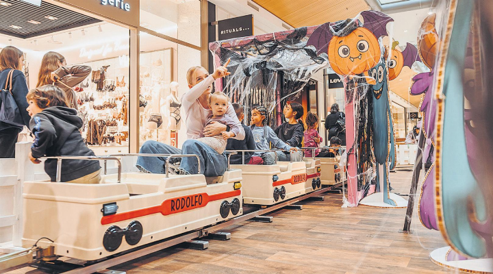 Kleine Halloween-Fans auf der gruseligen Runde. Foto: zVg