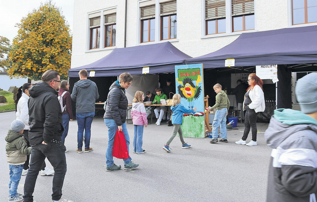 Spiel, Spass und Spannung für Gross und Klein. Spiel, Spass und Spannung für Gross und Klein.