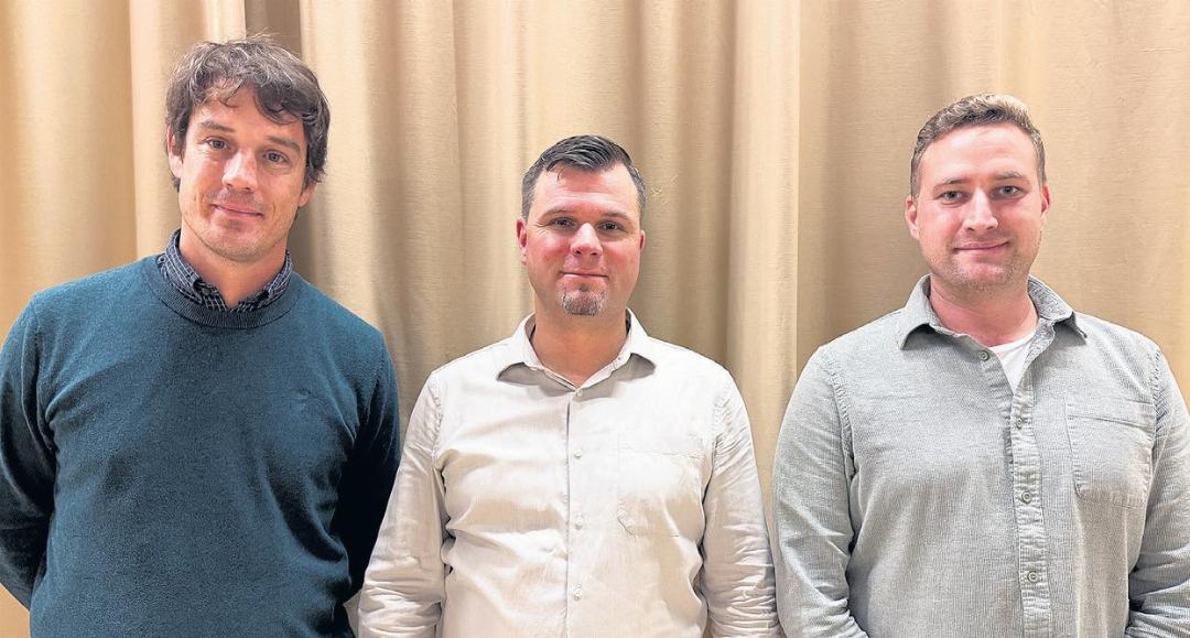 Fachplaner Christian Wüthrich, Gemeinderat Roland Meier und Mario Weber vom Kanton Aargau informierten über die geplanten Hochwasserschutzmassnahmen in Oberrüti. Foto: rah Fachplaner Christian Wüthrich, Gemeinderat Roland Meier und Mario Weber vom Kanton Aargau informierten über die geplanten Hochwasserschutzmassnahmen in Oberrüti. Foto: rah
