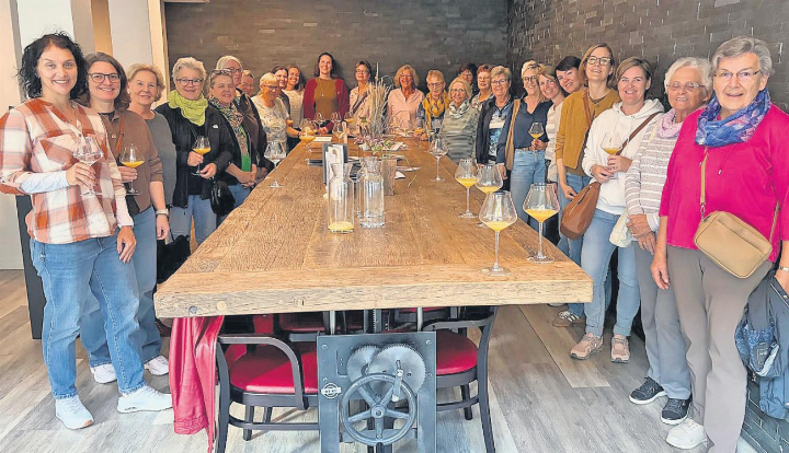 Die Vereinsreise begann mit einem gemütlichen Apéro in Zug. Foto: zVg