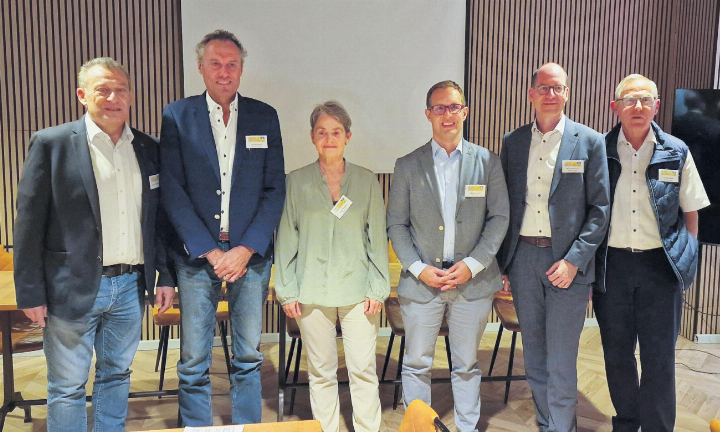 Die Referenten: Alexander Eigensatz, Moderation, Urs Peterhans, Gaby Millasson, Fabian Schnell, René Eschmann und Thomas Räber (von links). Foto: str