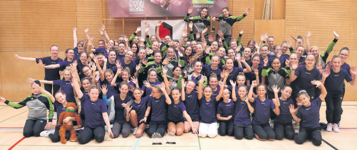 Die Turnerinnen freuen sich über starke Leistungen und drei Podestplätze an der Zürcher Kantonalmeisterschaft in Seuzach. Foto: zVg